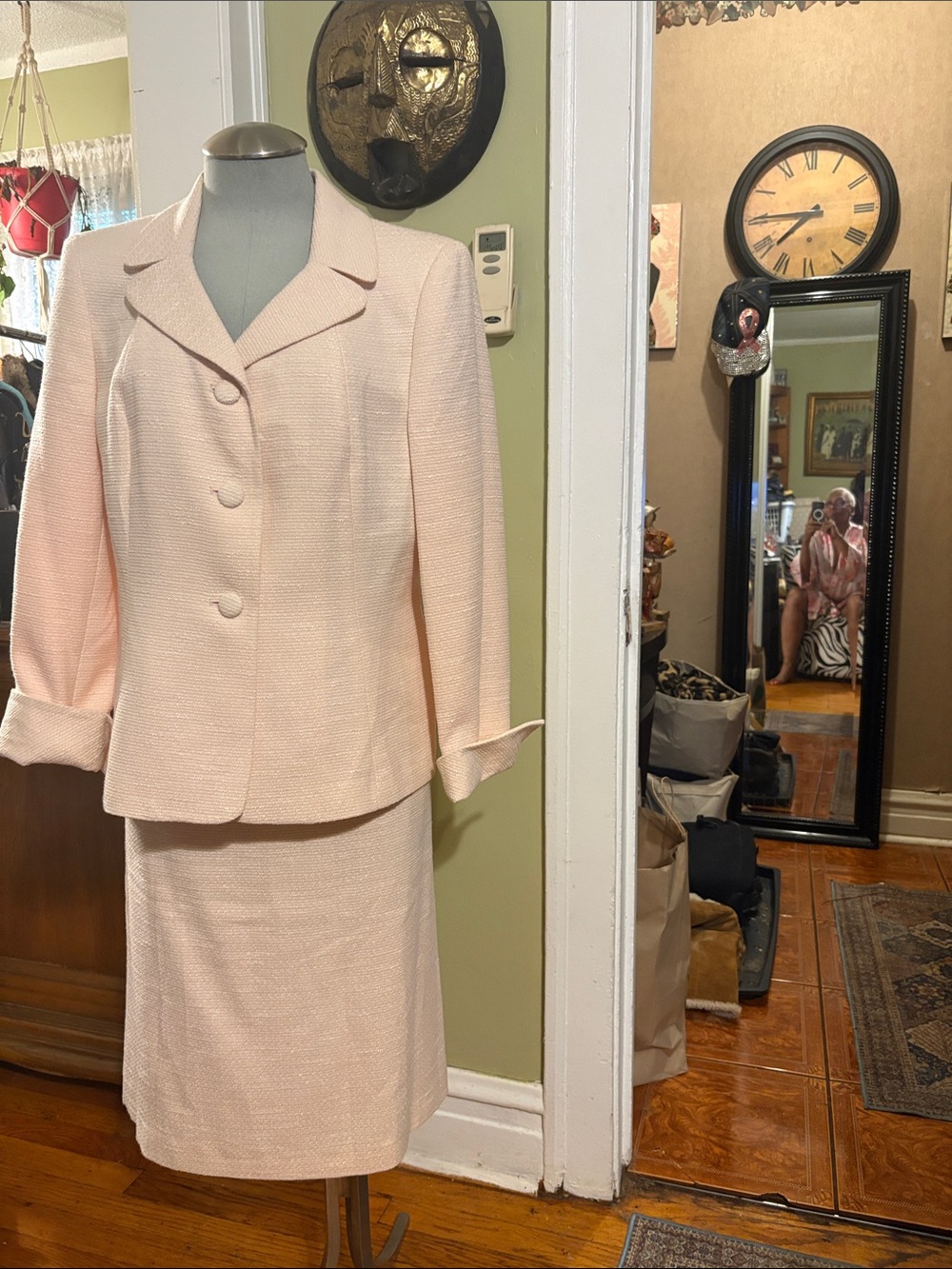 Evan-Picone Navy Label on Soft Pink Lining